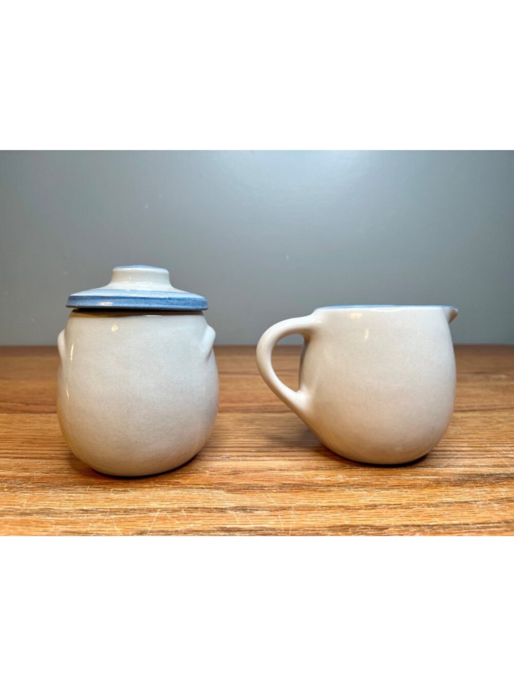 Vintage M.A. Hadley Stoneware Sugar Bowl & Creamer, Hand-Painted Farm Animal The - Picture 3 of 14